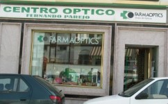 Fachadadetalle_centro_Optico_fernando_parejo