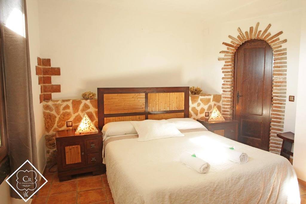 DORMITORIO   CASA RURAL EL ENDULZAERO SALVALEON