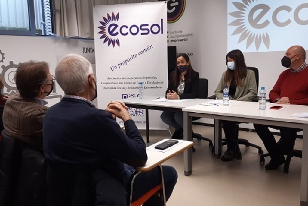 La directora general de Cooperativas destaca la amplitud del paraguas de la economía social en Extremadura en la presentación de ECOSOL