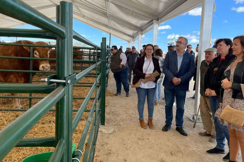 La consejera de Agricultura asiste a la inauguración de la Feria Agroganadera de Brozas