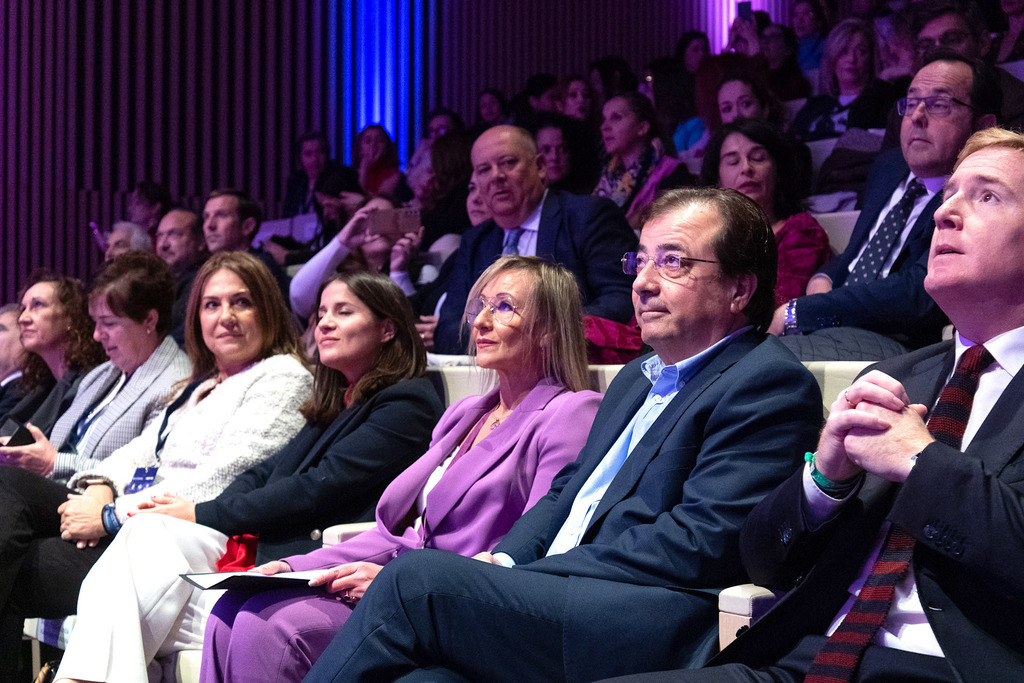 Fernández Vara destaca que la incorporación de la mujer al mercado laboral ha supuesto el mayor crecimiento del PIB en los últimos 20 años