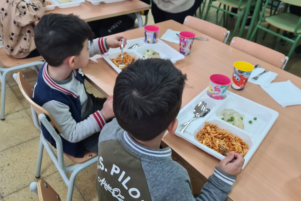 Educación destina 2 millones para garantizar la gratuidad de comedores escolares no gestionados por la Junta de Extremadura