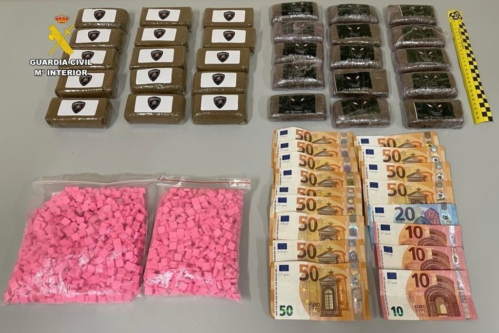 Detenidos con 2.000 pastillas de éxtasis y 3 kilogramos de hachís en la autovía A-5, a la altura de Almaraz