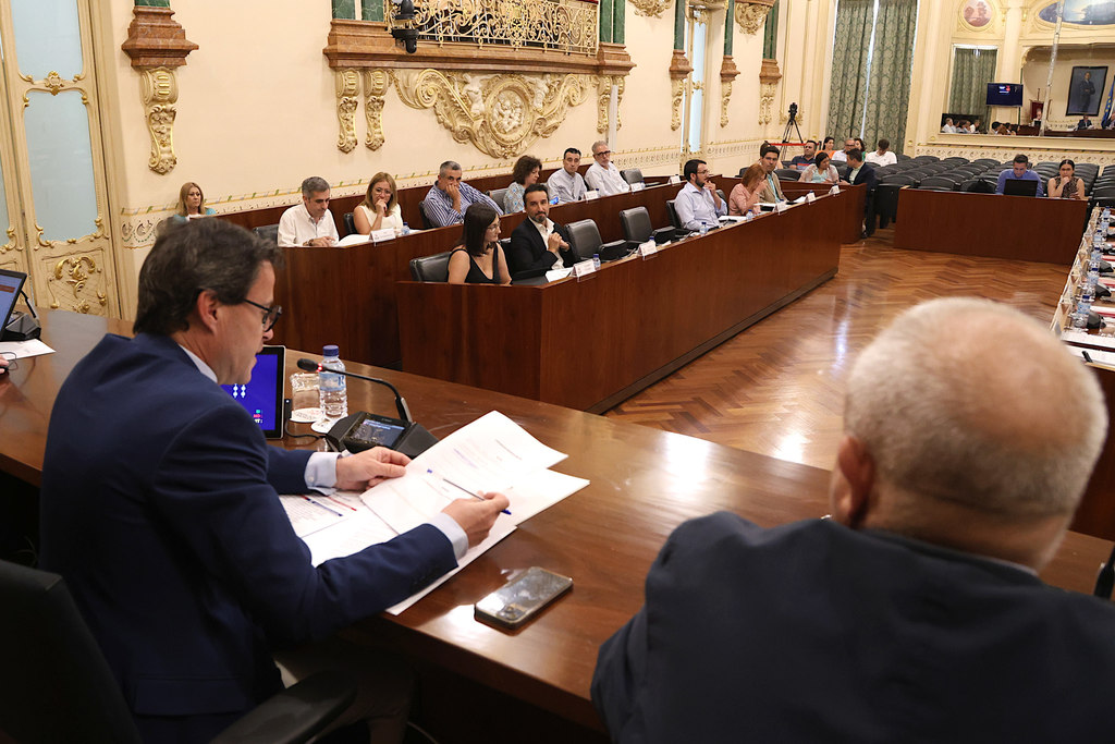 La Diputación de Badajoz se adhiere a la candidatura de la Unidad de Oncología del Hospital Materno Infantil para la Medalla de Extremadura