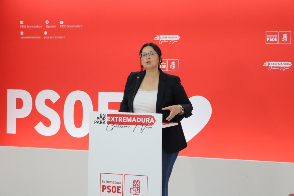 PSOE: “El gobierno de María Guardiola ha colgado el cartel de cerrado por vacaciones”