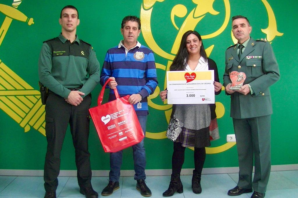 La Guardia Civil dona 3.000 euros a la Asociación para la Donación de Médula Ósea (ADMO) de Cáceres