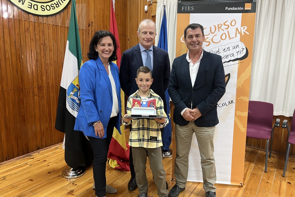 Un alumno de 4º de Primaria del Colegio Padre Manjón de Montijo gana el concurso '¿Qué es un rey para ti?'