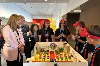 Más de 300 alumnos de once colegios extremeños exponen sus proyectos de robótica de la IX edición del Reto-Tech