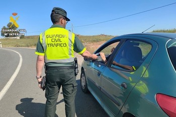 La Guardia Civil garantiza la seguridad vial durante las ferias de Cáceres e investiga a cinco personas