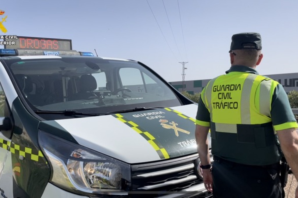 La Guardia Civil intercepta a un conductor de ambulancia que circulaba con presencia de drogas en su organismo