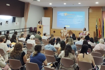 La Junta impulsa a las empresarias extremeñas hacia la digitalización, inspirando a futuras emprendedoras, en la V Escuela de Verano de la Fundación Mujeres