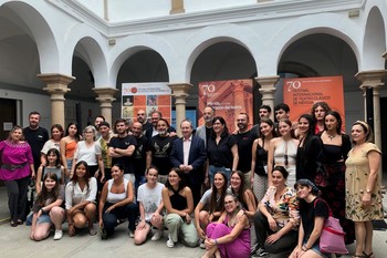 El Festival de Mérida y TAPTC? Teatro llevan las artes escénicas a calles y plazas emeritenses con Agusto en Mérida