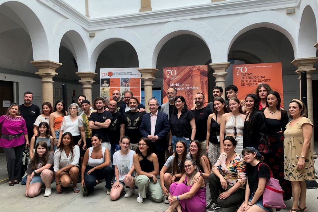 El Festival de Mérida y TAPTC? Teatro llevan las artes escénicas a calles y plazas emeritenses con Agusto en Mérida