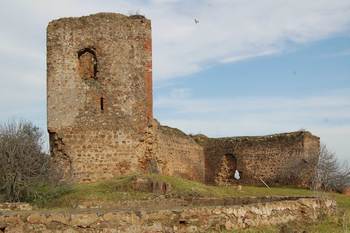 La Junta de Extremadura destina 300.000 euros para poner en valor el castillo de Salvaleón y crear un espacio de visitantes