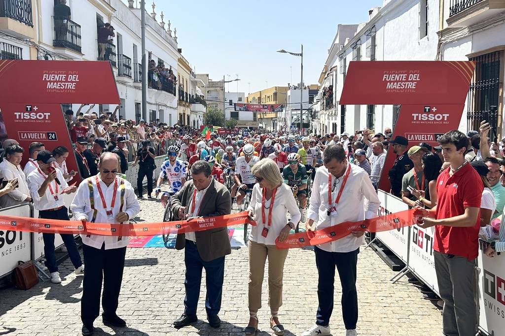 La consejera Victoria Bazaga subraya la apuesta del Ejecutivo por la Vuelta Ciclista por su repercusión socioeconómica