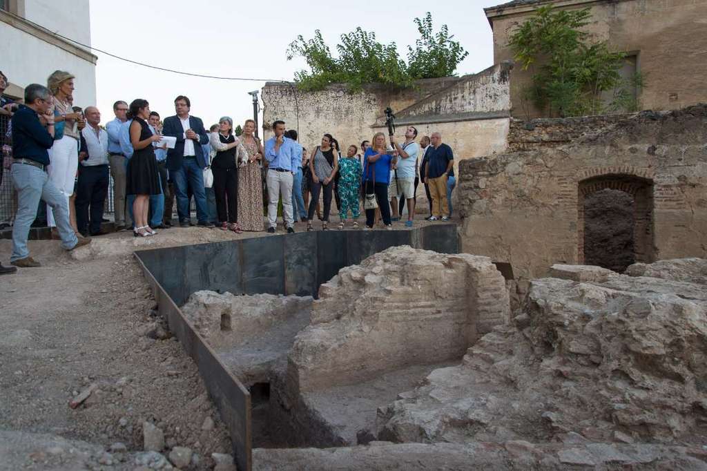 Vara visita la Alcazaba de Badajoz