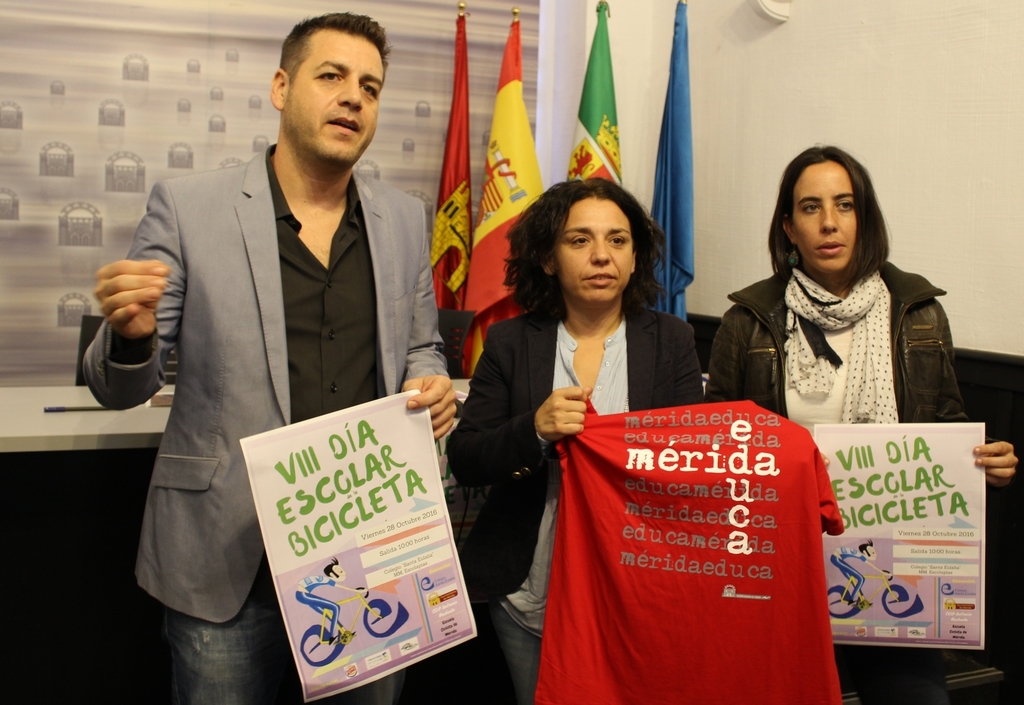 La delegada, direcvtor del colegio a. Machado y directora Escuela ciclismo