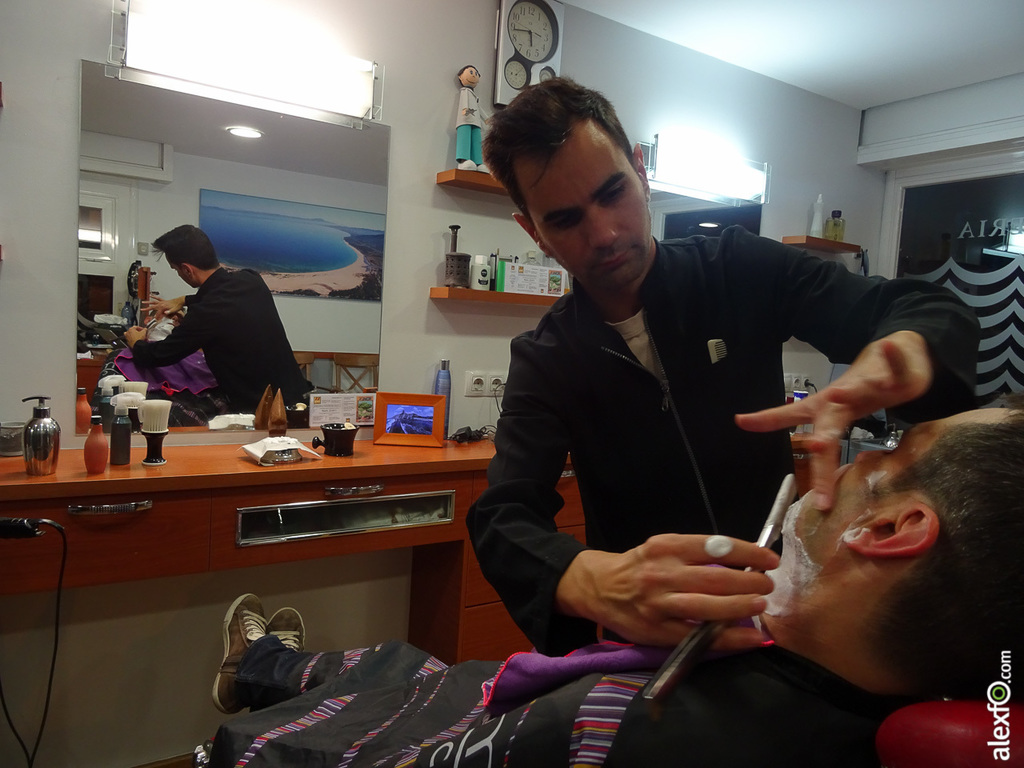 Afeitado en La Barbería de Sant Boi de Llobregat 21112014-DSC08214
