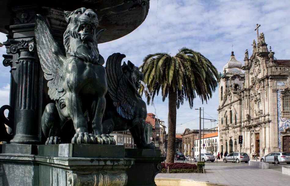 león y religión