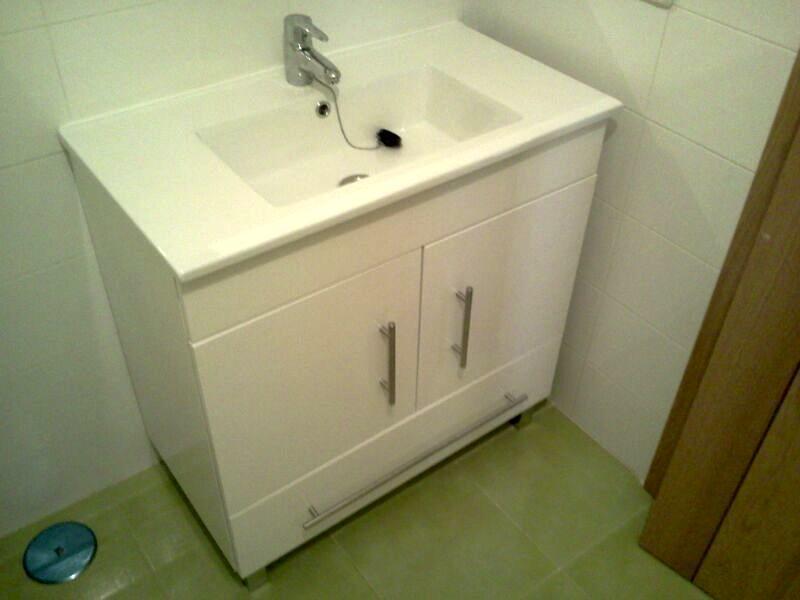 Armario y lavabo de baño Armario y lavabo de baño. Plasencia