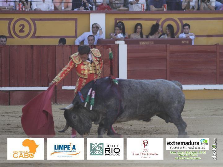 Antonio Ferrera - San Juan Badajoz 2012 Antonio Ferrera con toros de Victorino Martín - San Juan Badajoz 2012