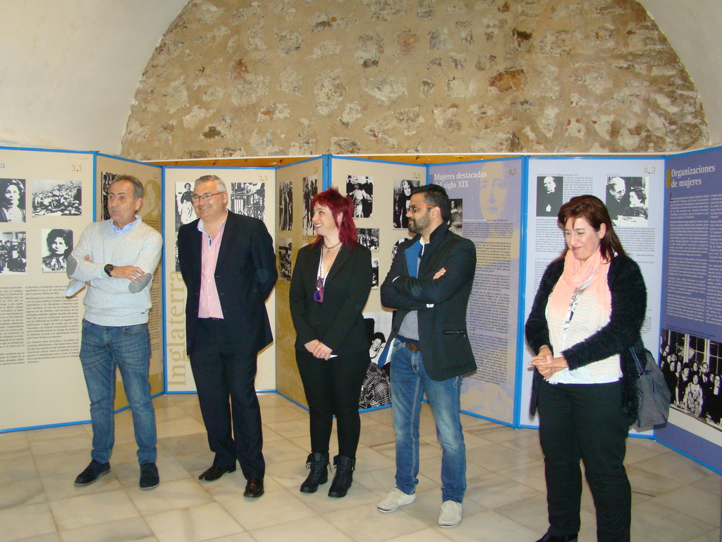 Exposición "El voto femenino en España" 383