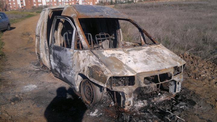 2 vehículo calcinado en menos de 15 días en Suerte de Saavedra.