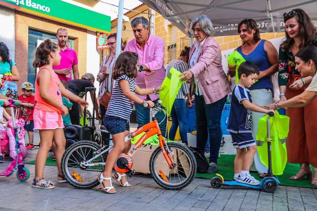 Leire Iglesias destaca en Miajadas el compromiso de la Junta de Extremadura por impulsar una movilidad sostenible y ecológica