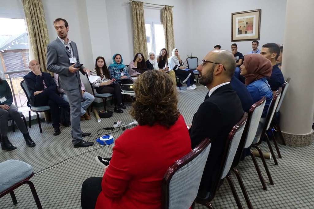 El director de la AEXCID recibe en Mérida a diecinueve jóvenes que participan en el programa “Jóvenes Constructores de Paz”