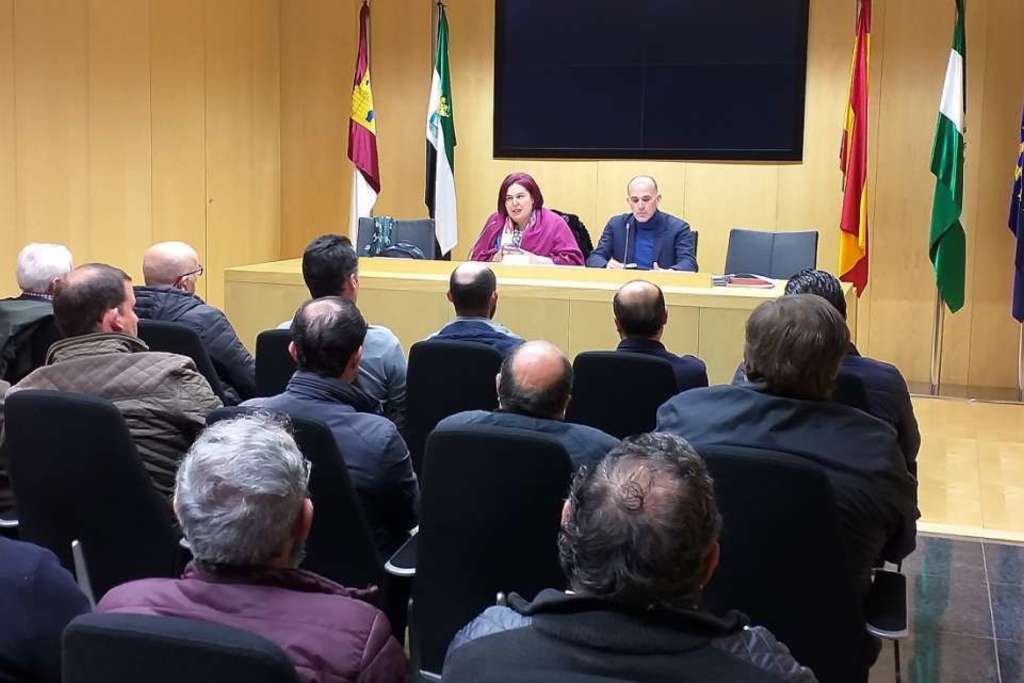 Agricultura informa a las comunidades de regantes de las principales actuaciones previstas y las próximas convocatorias de ayudas al sector