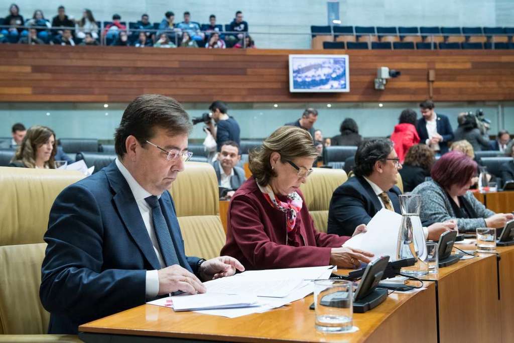 Fernández Vara pide unidad a los grupos parlamentarios de la Asamblea de Extremadura para la defensa de la Política Agraria Común