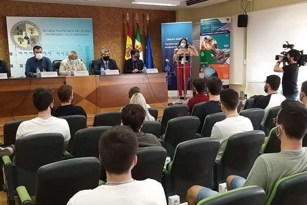 El director general de Agenda Digital destaca la importancia de la conectividad para el éxito de la transformación digital de Extremadura