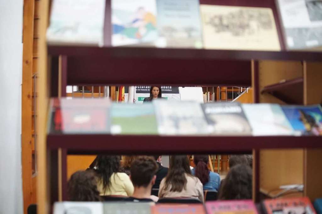 La consejera de Cultura destaca que Extremadura es la comunidad con más bibliotecas por habitante de España