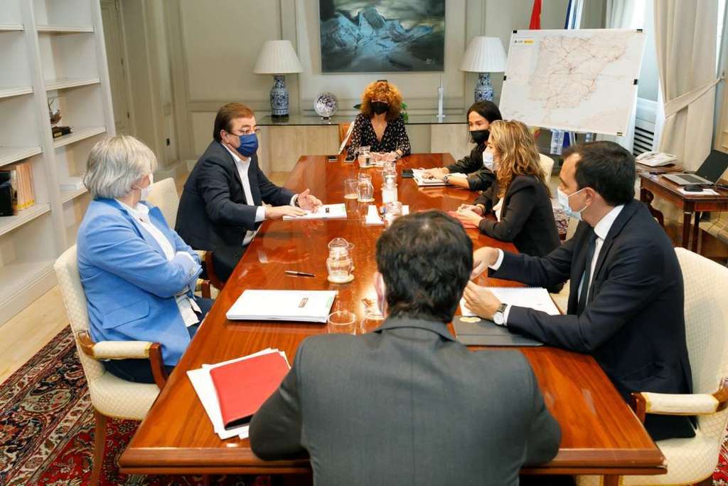 Rubricado el acuerdo de cesión a la Junta de Extremadura de la avenida Martín Palomino y la avenida España de Plasencia