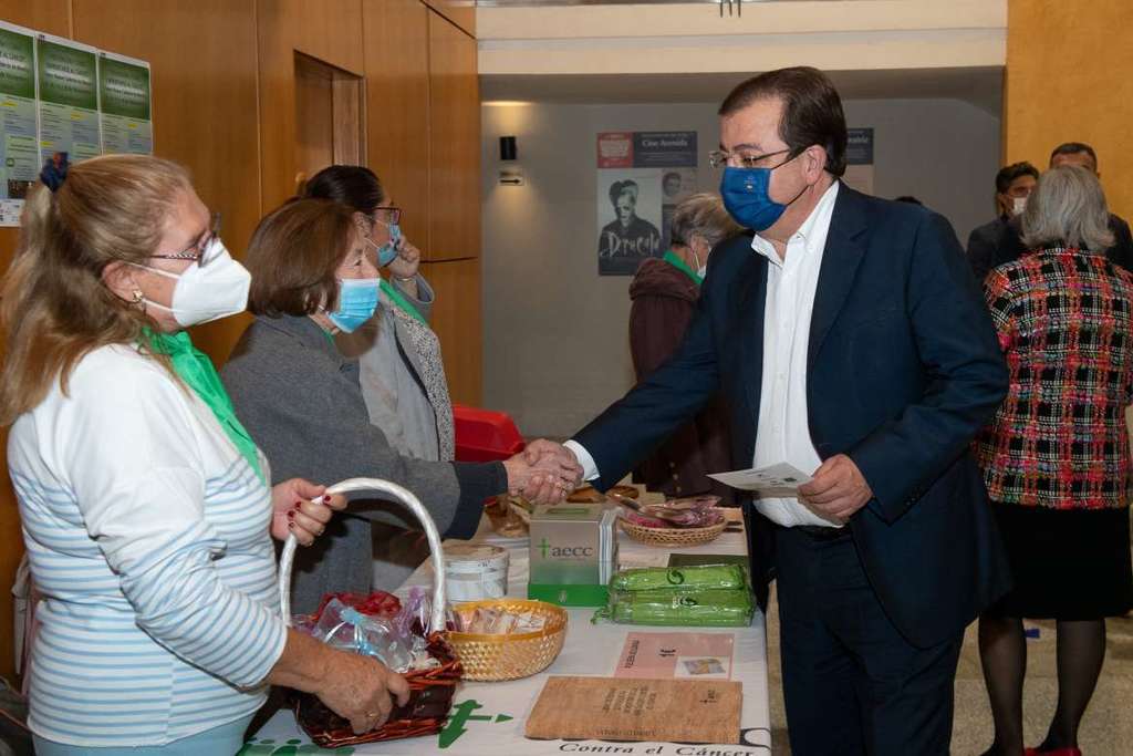 Fernández Vara destaca el papel de las organizaciones y la sociedad civil prestando servicios que no se cubren desde el sistema público de salud