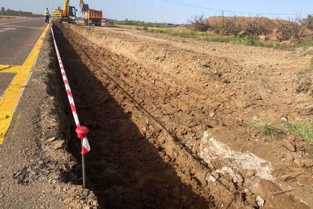 Comienzan las obras de mejora en la carretera EX-209 para reforzar la seguridad vial en Pueblonuevo del Guadiana y Valdelacalzada