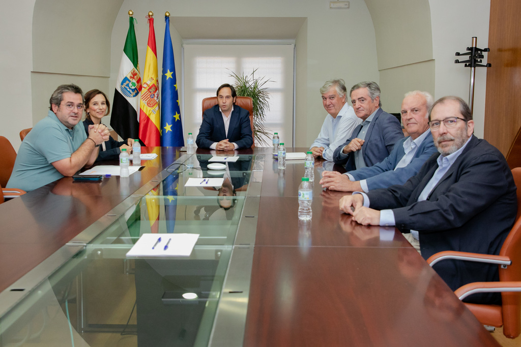 La Junta de Extremadura y la Asociación de Ganaderos de Lidia de la región trabajarán en la promoción y defensa de la tauromaquia en Extremadura