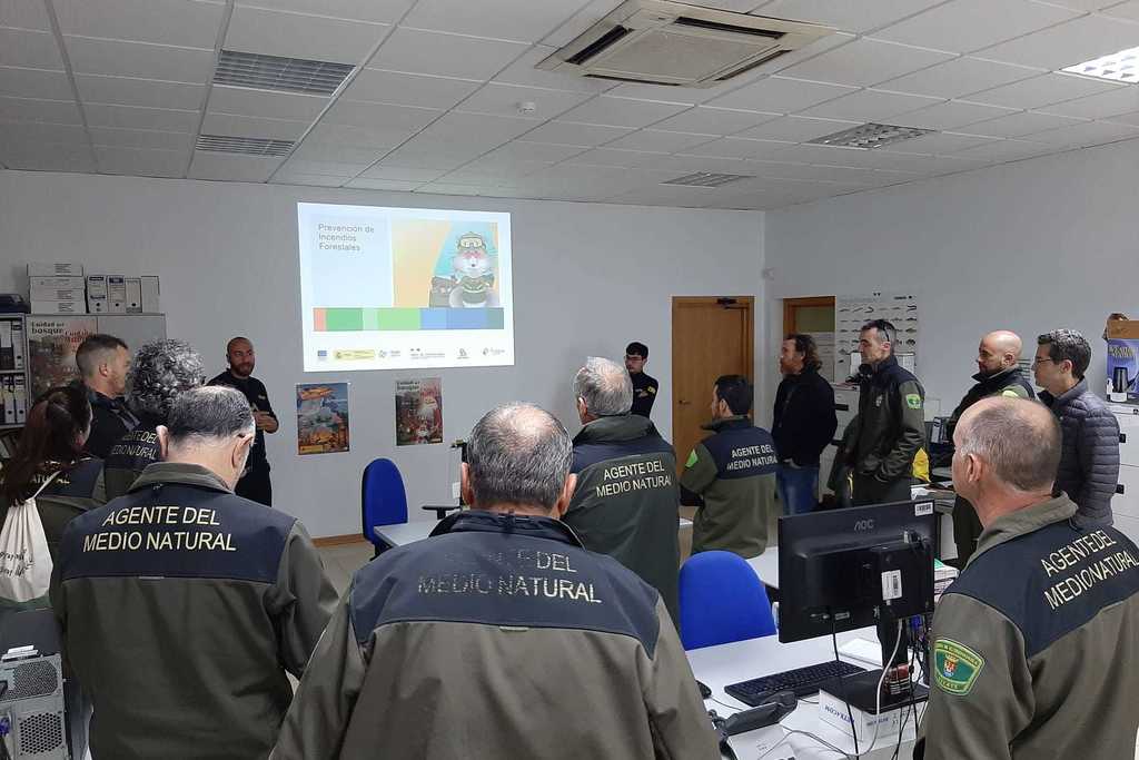 La Junta de Extremadura retoma la Mesa Técnica de Agentes del Medio Natural con la "disposición de mejorar sus condiciones laborales"