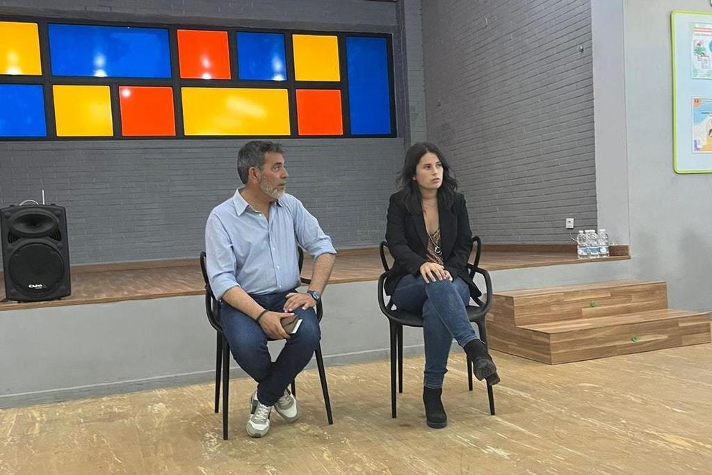 Menores del Club de Lectura del Centro "Marcelo Nessi" tienen un encuentro literario del escritor Víctor del Árbol