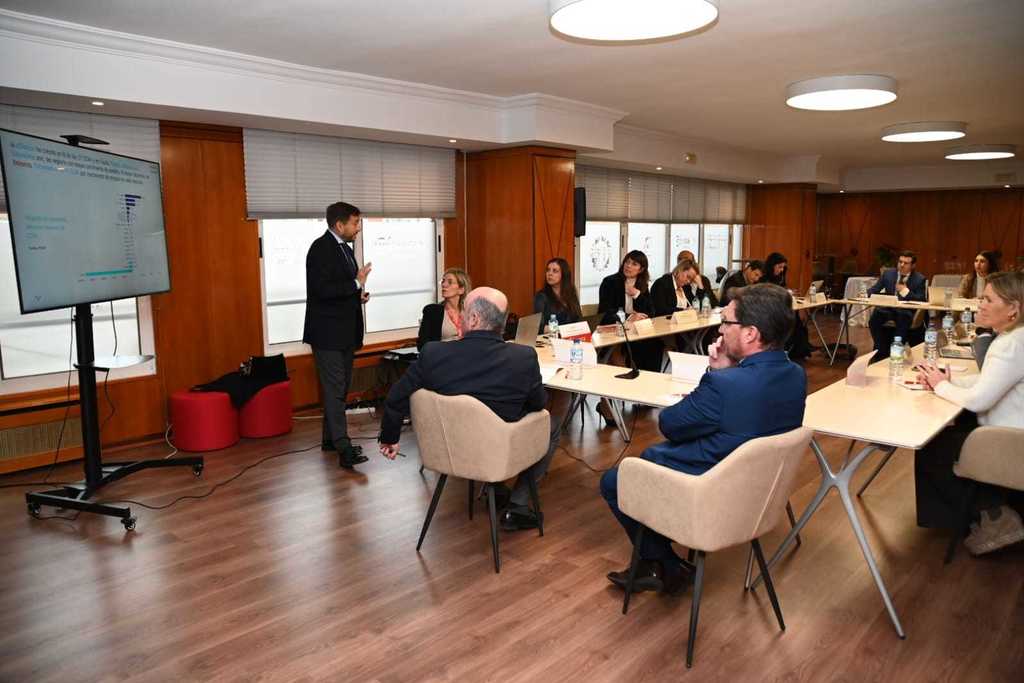 Santamaría destaca la necesidad de adecuar el mercado laboral a las necesidades de las empresas