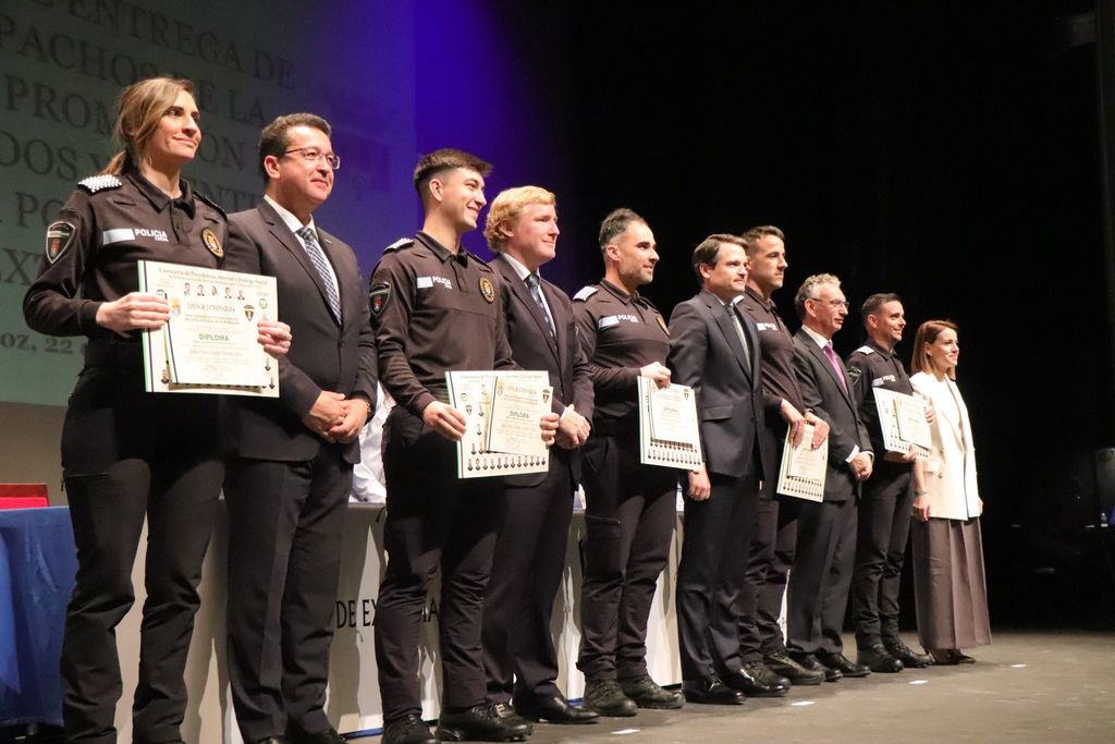 Entrega de despachos a los nuevos agentes del XXXII Curso Selectivo de Agentes y Mandos de Policías Locales