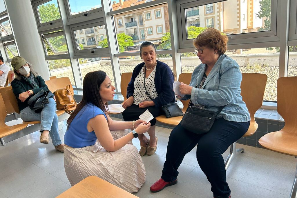 Sara García Espada informa de la puesta en marcha del 'botón del pánico' en el Centro de Salud de Navalmoral de la Mata y en el Urbano I de Mérida