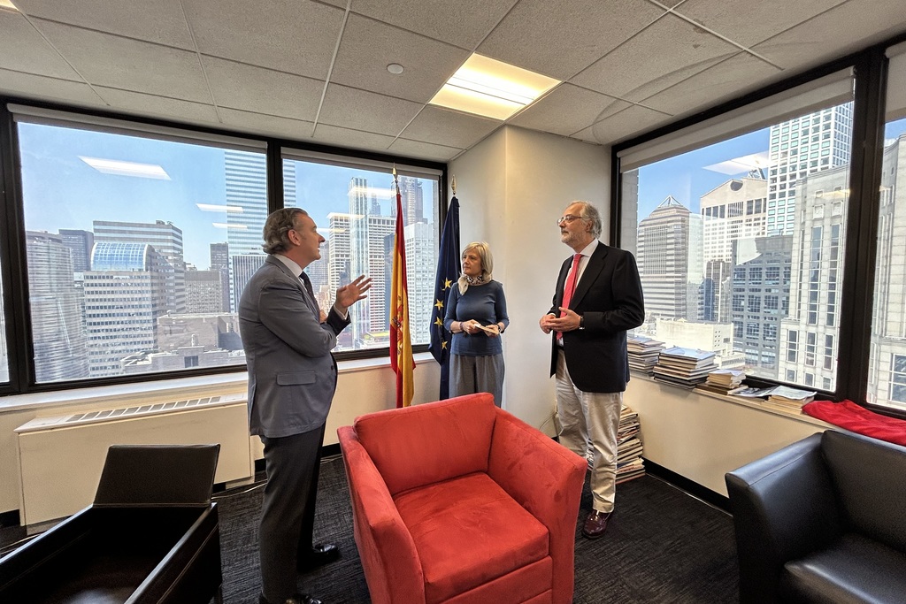 Victoria Bazaga presenta Extremadura como "la puerta de la hispanidad en Europa" en la Embajada de España en Nueva York