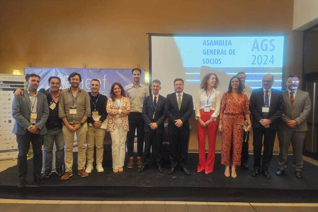 Santamaría anuncia una línea de ayudas para equipos directivos de empresas en la clausura de la asamblea anual de la Asociación Extremeña de la Empresa Familiar