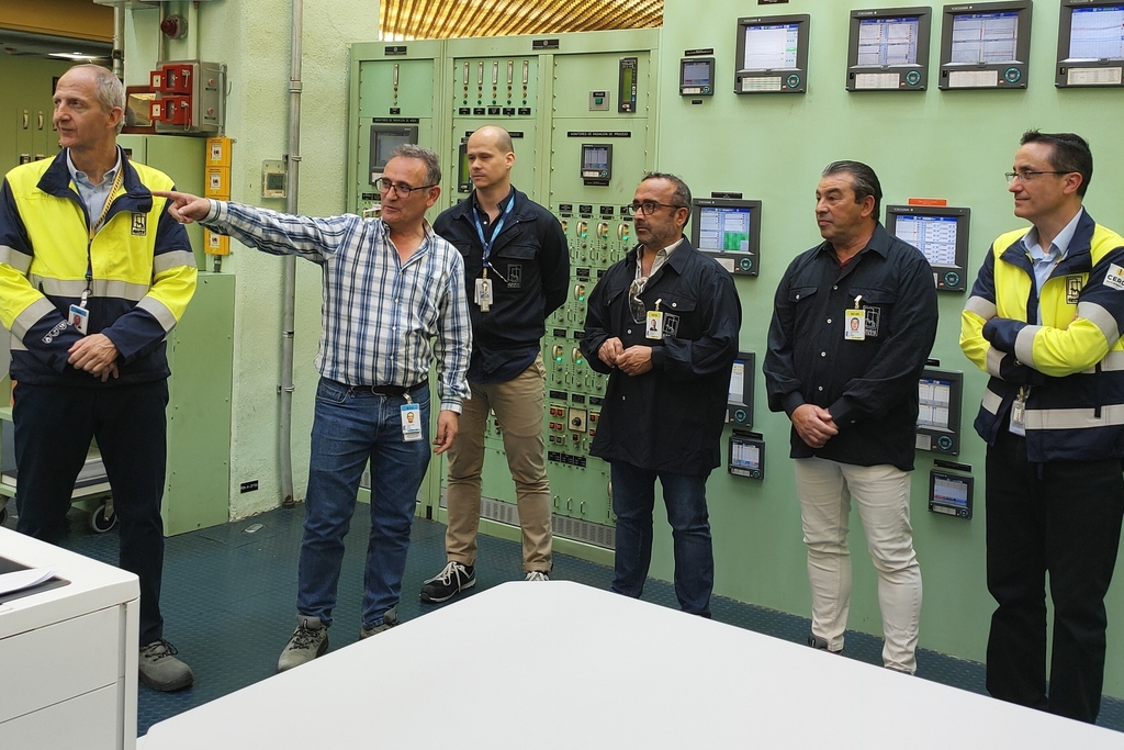 El presidente de la Diputación de Cáceres visita la Central Nuclear de Almaraz