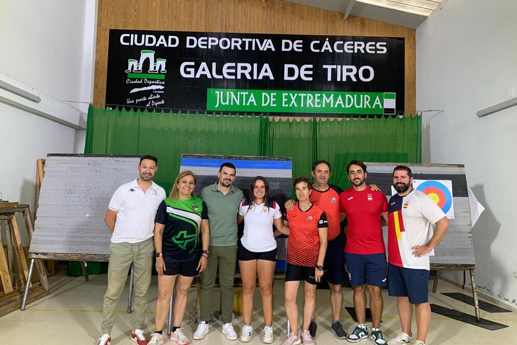 La Junta de Extremadura facilita el entrenamiento en la Ciudad Deportiva de Cáceres a los arqueros españoles que competirán en los Juegos Olímpicos