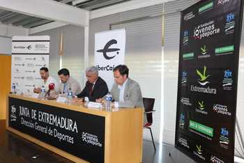 La Fundación Jóvenes y Deportes renueva su acuerdo de colaboración con Ibercaja para potenciar los valores del deporte en Extremadura