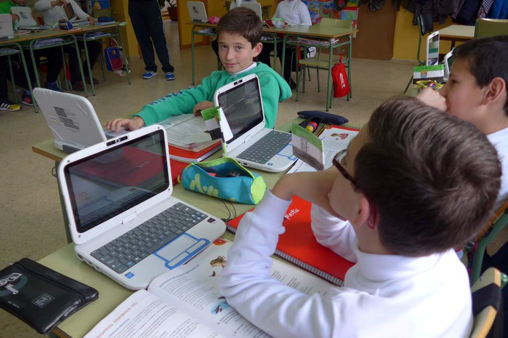 Educación concede 5,3 millones de euros para la dotación de libros a los centros públicos y 1,1 millones de euros a los centros concertados