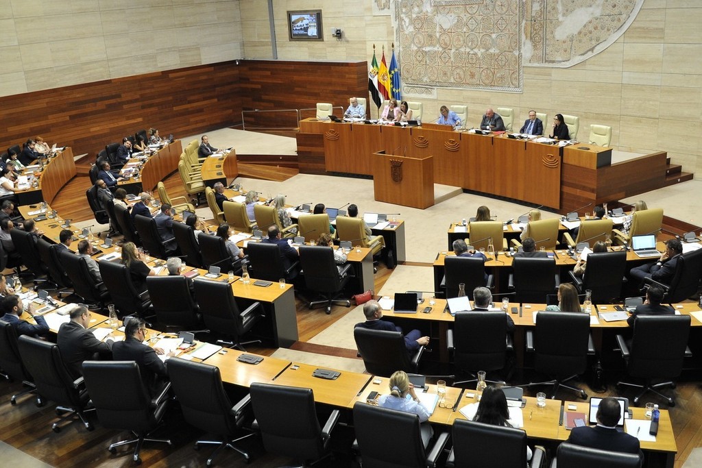 La Asamblea de Extremadura ha celebrado su sesión plenaria número 32