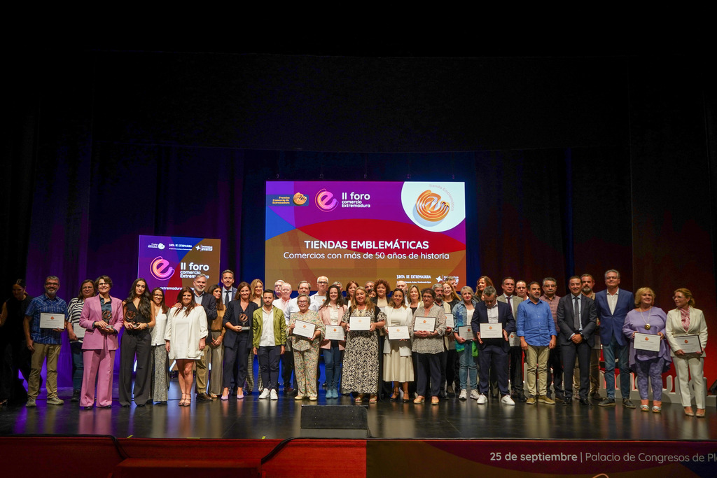 Extremadura celebra con éxito su II Foro del Comercio y distingue a medio centenar de profesionales del sector